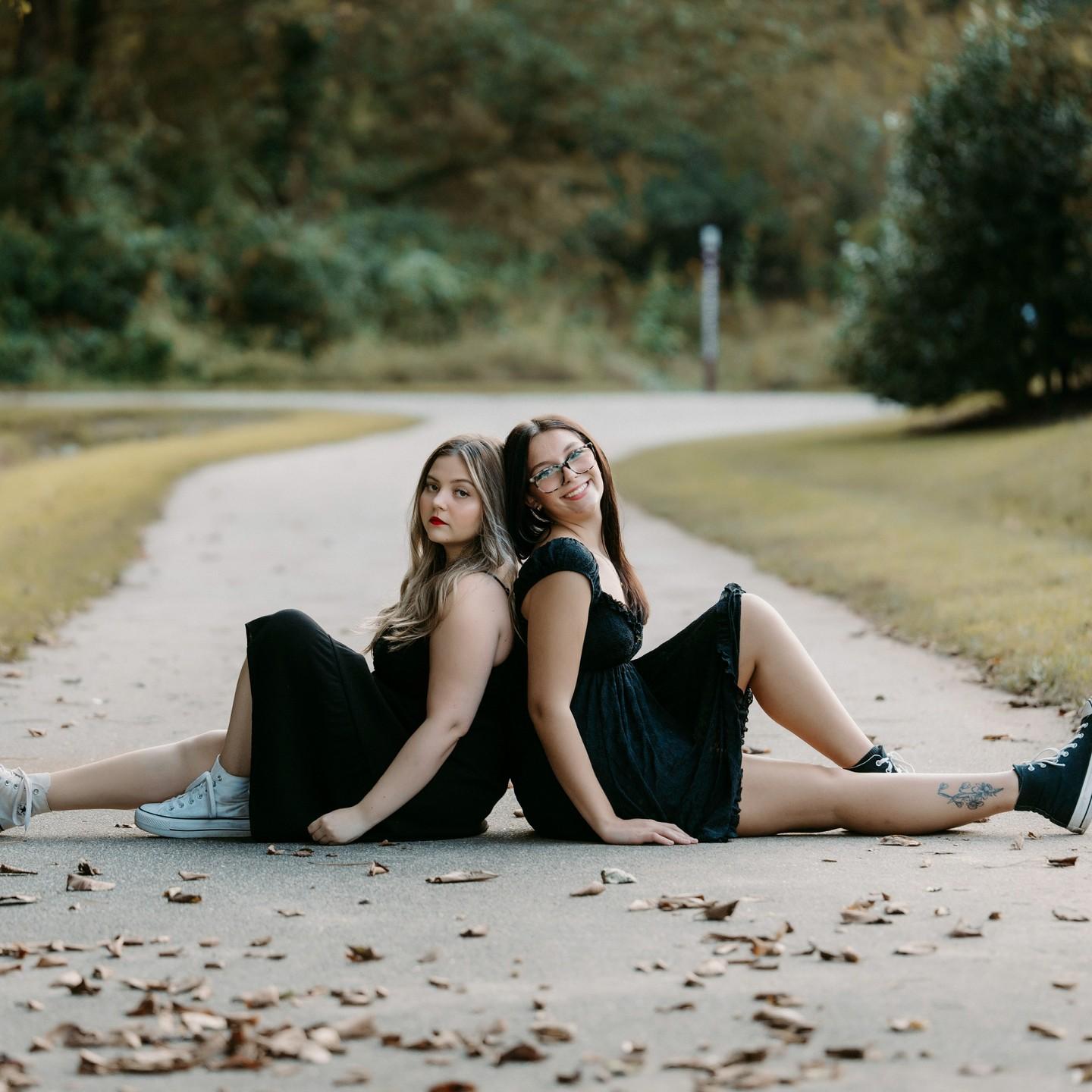 The Magic of Capturing Friendship in Photos: A Behind-The-Scenes Experience with Southern Lace Photography