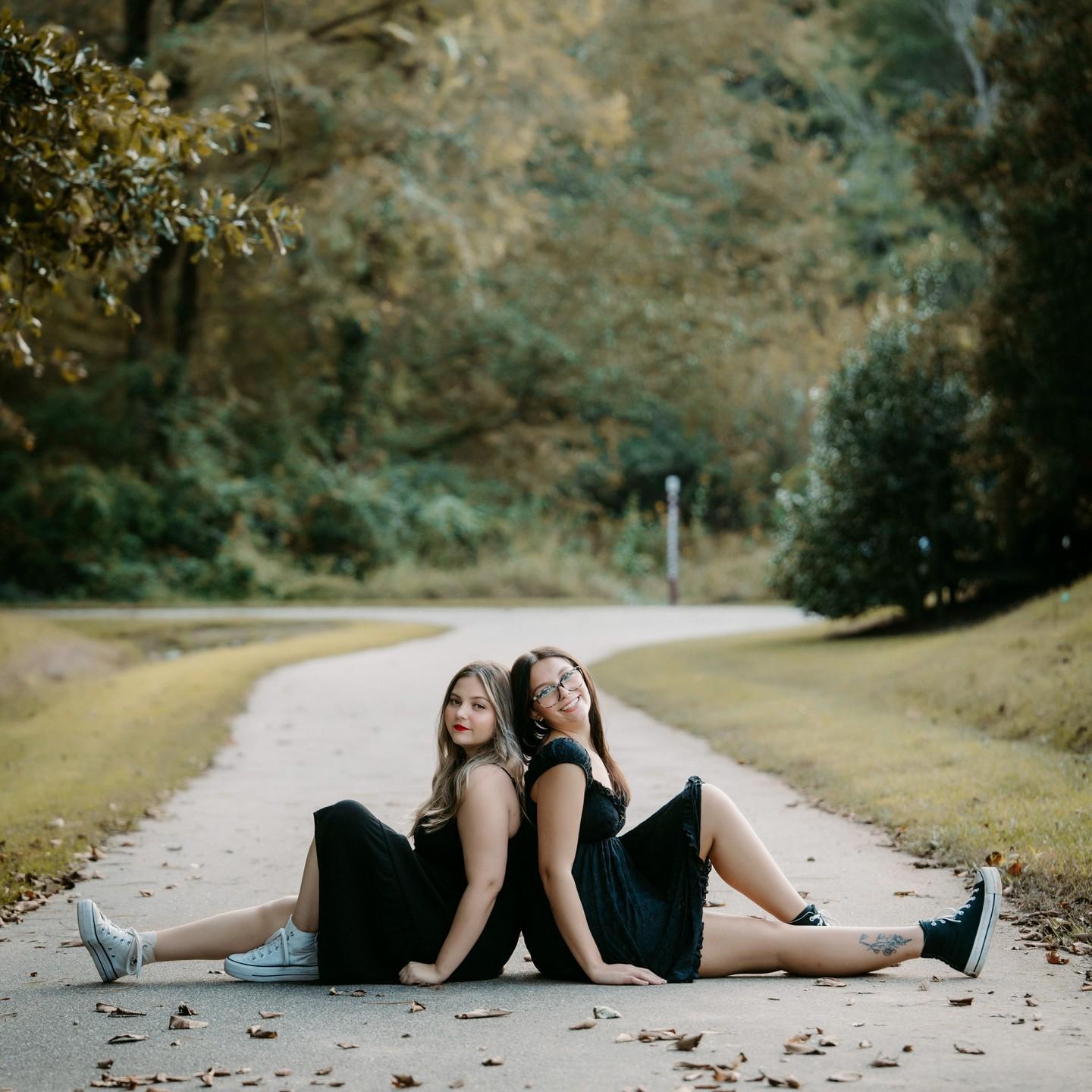 The Magic of Capturing Friendship in Photos: A Behind-The-Scenes Experience with Southern Lace Photography